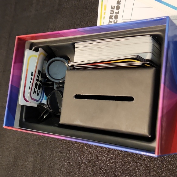 PRE-OWNED TRUE COLORS CARD PARTY GAME. AGES 17+ - Picture 4 of 6